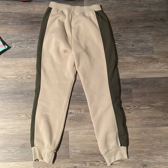NWOT- ASICS French Terry Pant - Picture 3 of 3